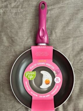 Magneta Ceramic Nonstick Frying Pan with Ergonomic Handle 8"